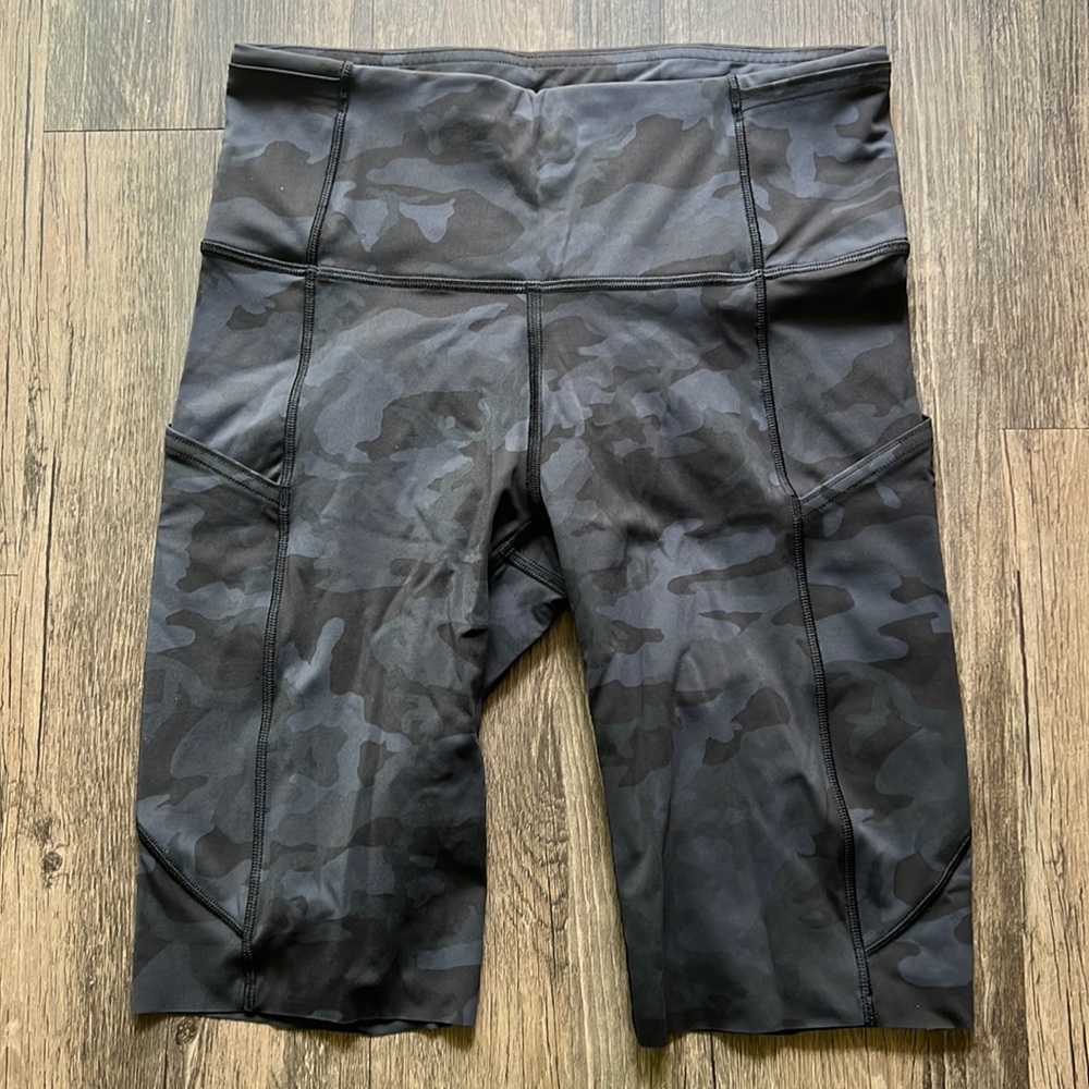 Like New size 6 Lululemon Fast & Free 10” Shorts